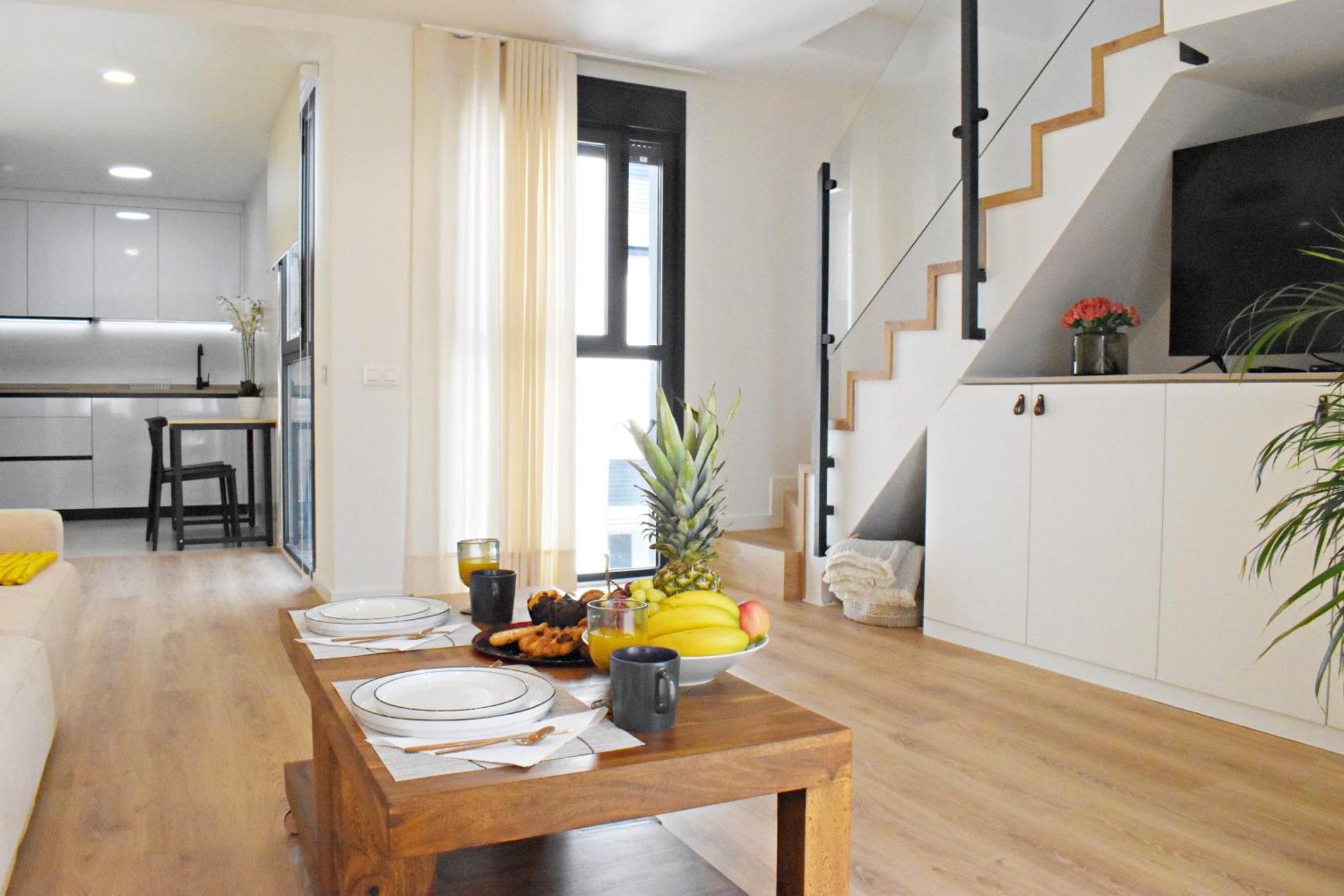 Bright Duplex In Centre