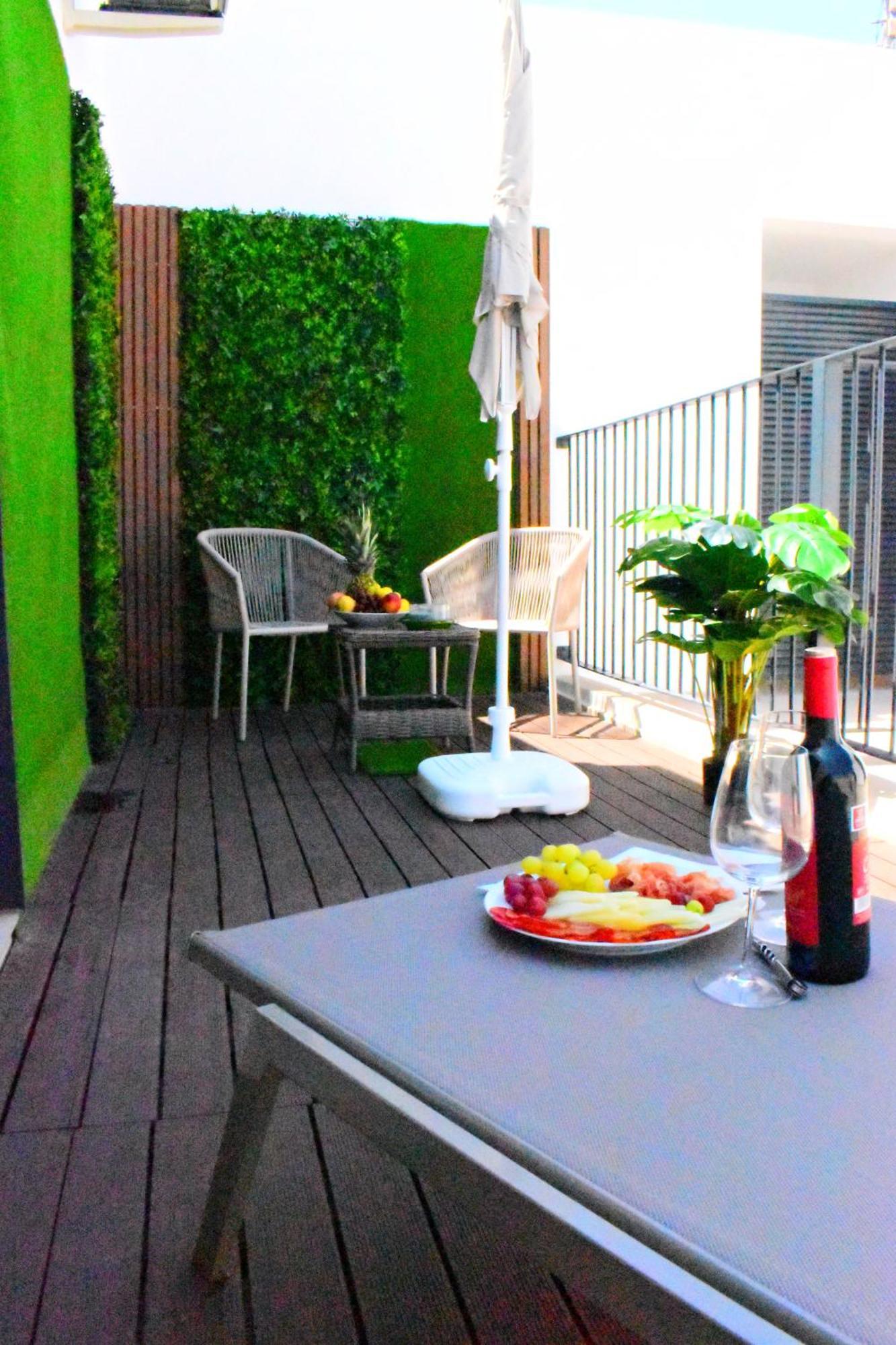 Bright Duplex In Centre Apartment *