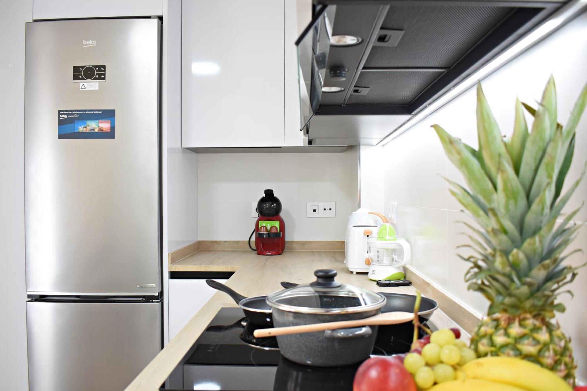 Bright Duplex In Centre *